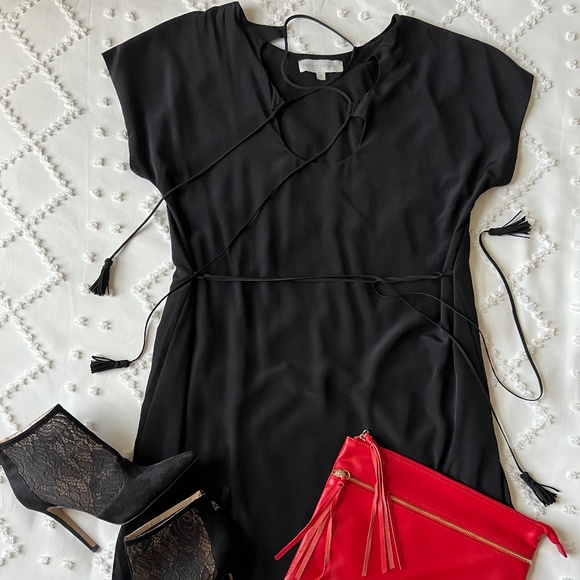 Nothing Personal Dresses & Skirts - Nothing Personal Black Short Sleeve Dress SIZE M